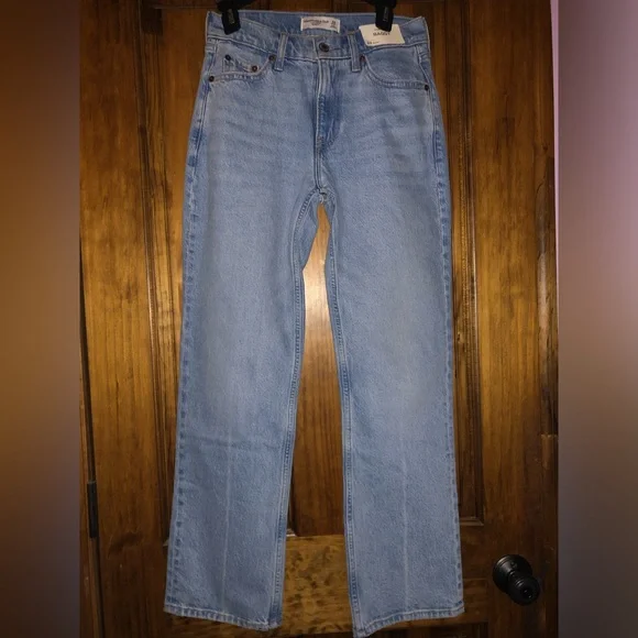 NWT Abercrombie Low Rise Baggy Jeans 24 Short - Picture 2 of 6